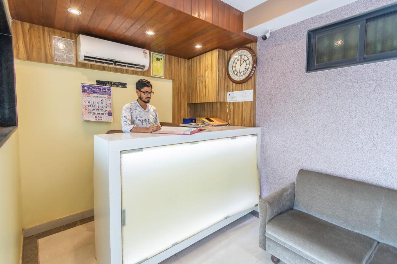 Oyo 69377 Hotel Ruby Мумбай Екстериор снимка