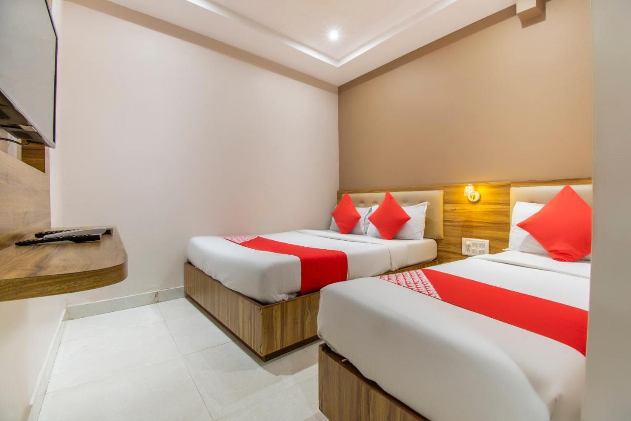 Oyo 69377 Hotel Ruby Мумбай Екстериор снимка