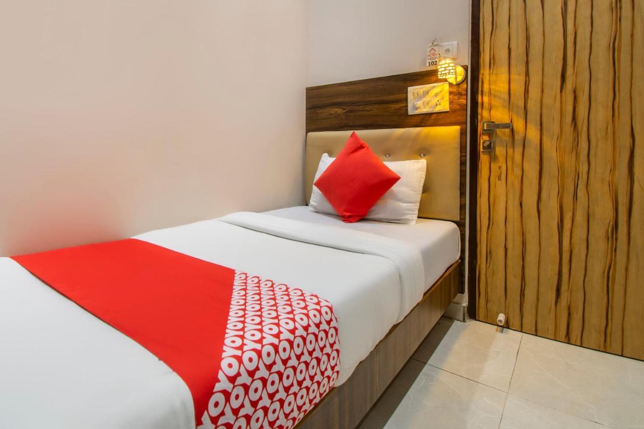 Oyo 69377 Hotel Ruby Мумбай Екстериор снимка